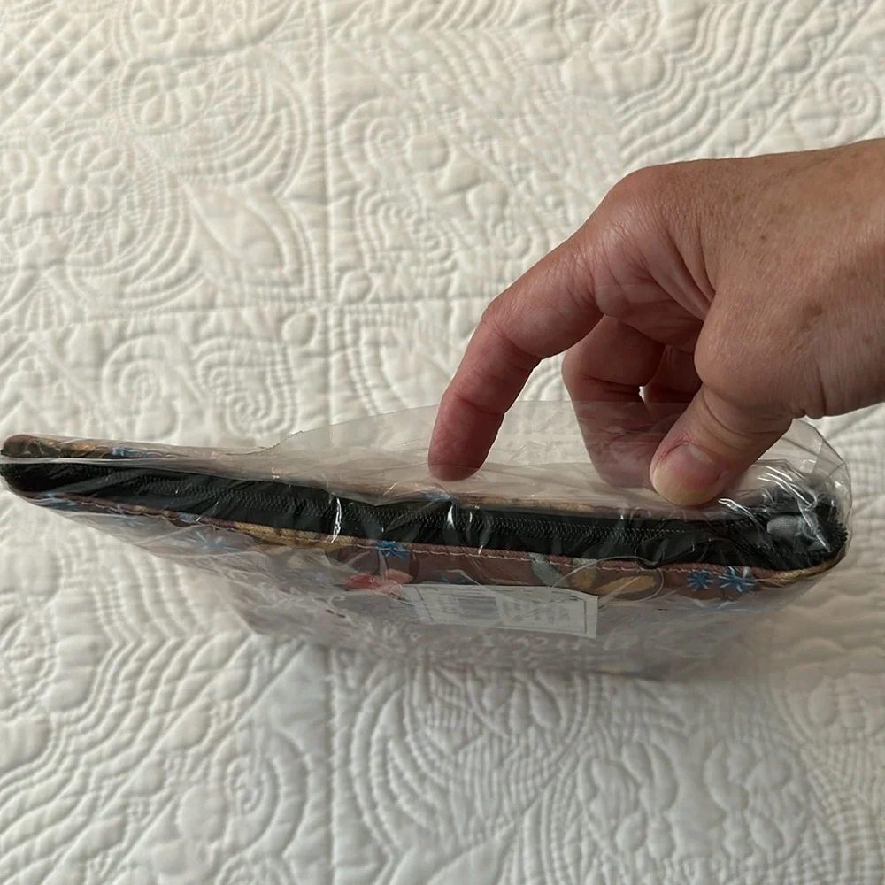 Katie Doucette Cosmetic Bag ‘leave a little sparkle wherever you go’ NWT - Picture 3 of 4